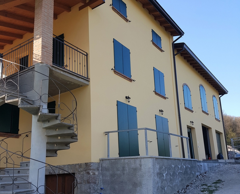 taro-gallery scuro in alluminio